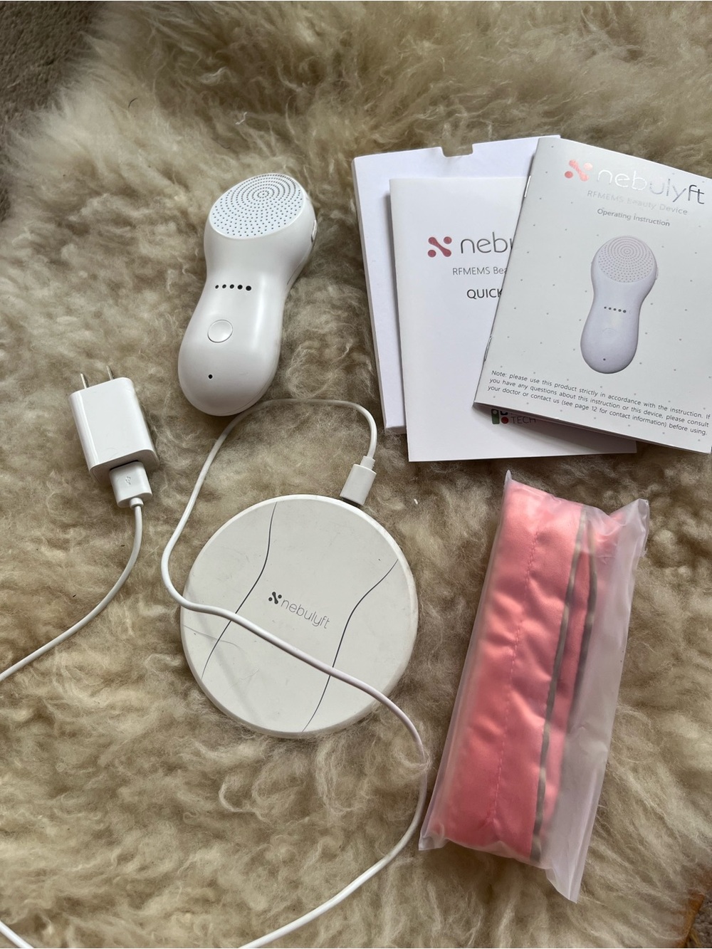 Nebulyft White Wireless Facial Device with Charging Base, accessories